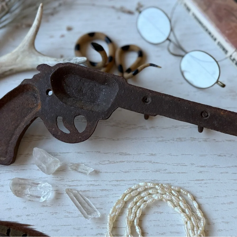 Vintage Rusty Patina Cowboy Gun Wall Hooks Decor